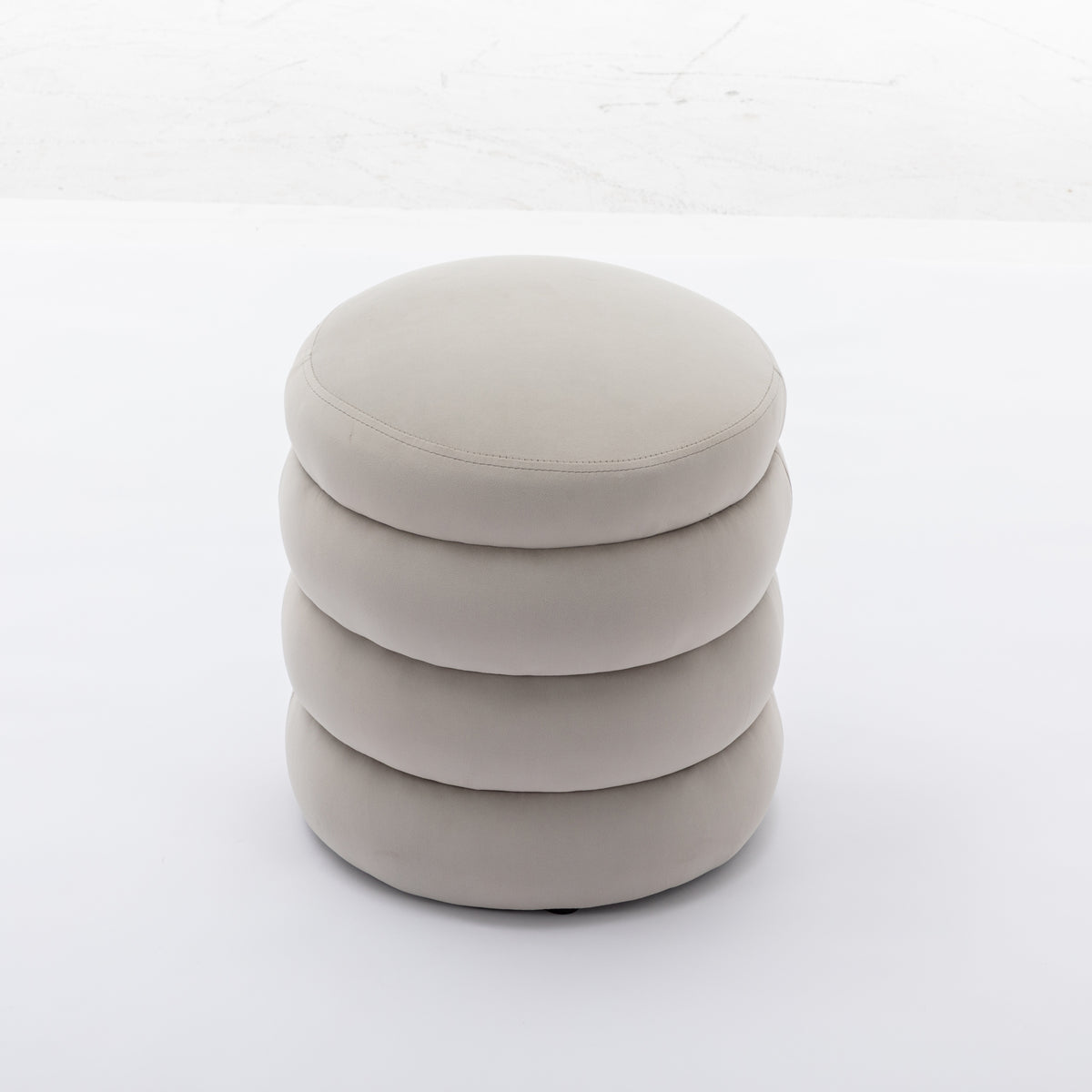 Gray Velvet Tufted Ottoman I10910