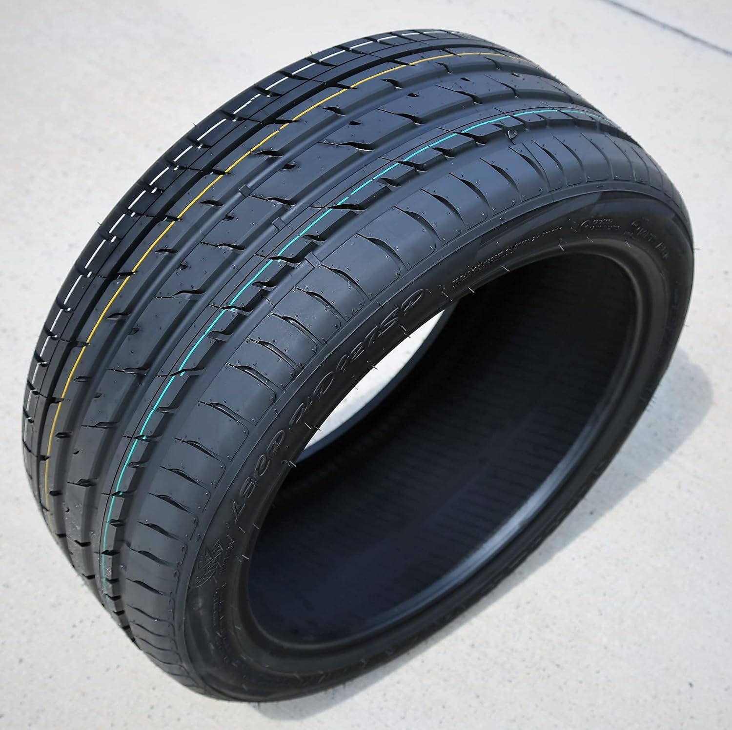 285/30R20 All-Season High Performance Radial Tire J15282