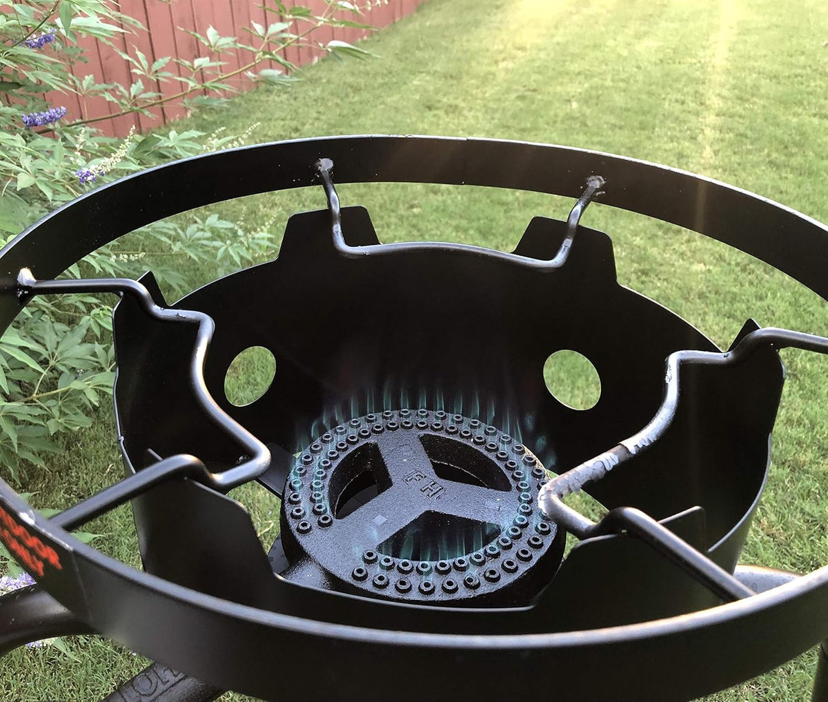 Single Burner Propane Stove with Adjustable Regulator & Hose V545695
